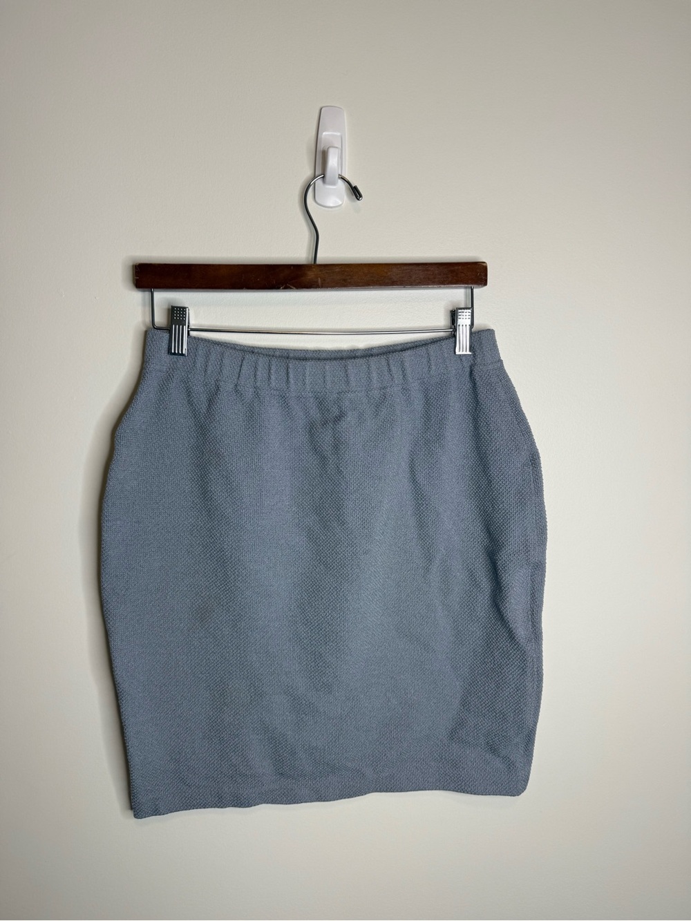 St. John Heathered Light Gray Knit Pencil Skirt size 8